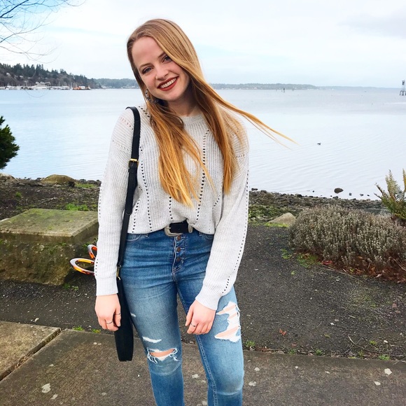 Meet your Posher, Taylor - Picture 2 of 3